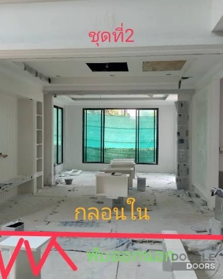 ประตูบานเฟี้ยม กั้นพื้นที่ปรับอากาศ ก่อนติดตั้ง