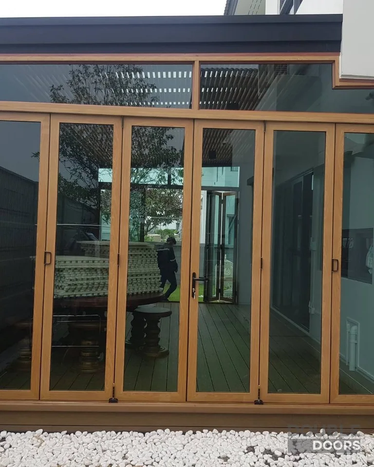 ประตูบานเฟี้ยม กั้นพื้นที่ปรับอากาศ หลังติดตั้ง